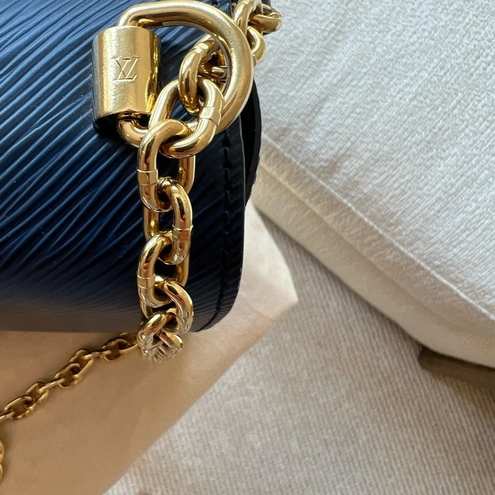 Louis Vuitton Epi Twist Shoulder Bag MM